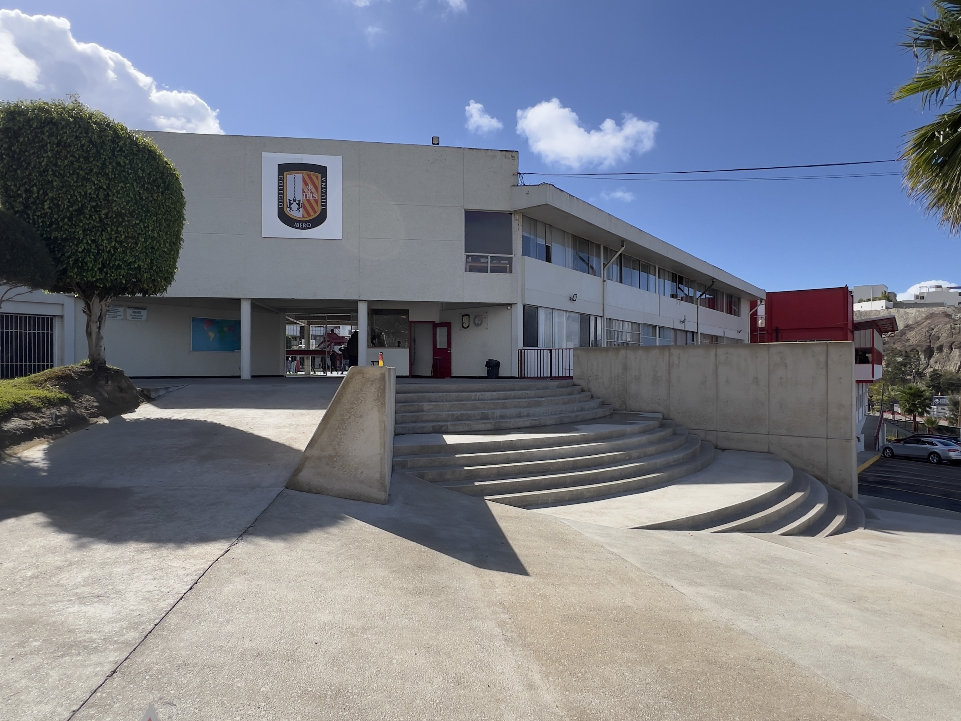 Equipo directivo y personal administrativo del Colegio Ibero Tijuana